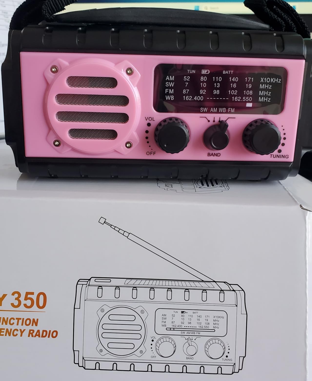 QAUYYW 74000mWh Emergency Radio with NOAA Weather, Portable Hand Crank SW/AM/FM Survival Radio with Fast Charge Rechargeable Solar Battery, Flashlight, Reading Lamp,SOS Sirenor Home Outdoor customer photo 1