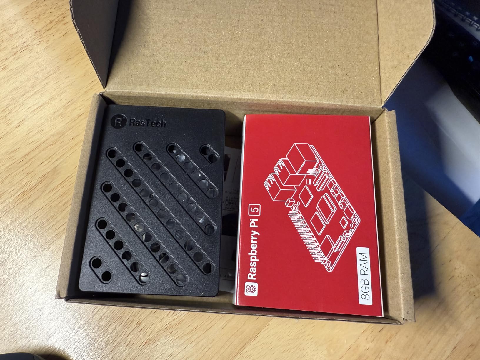 RasTech Raspberry Pi 5 Kit 8GB RAM with Pi 5 Case,Active Cooler,Screwdrive and Pi 5 8GB Board Included customer photo 2