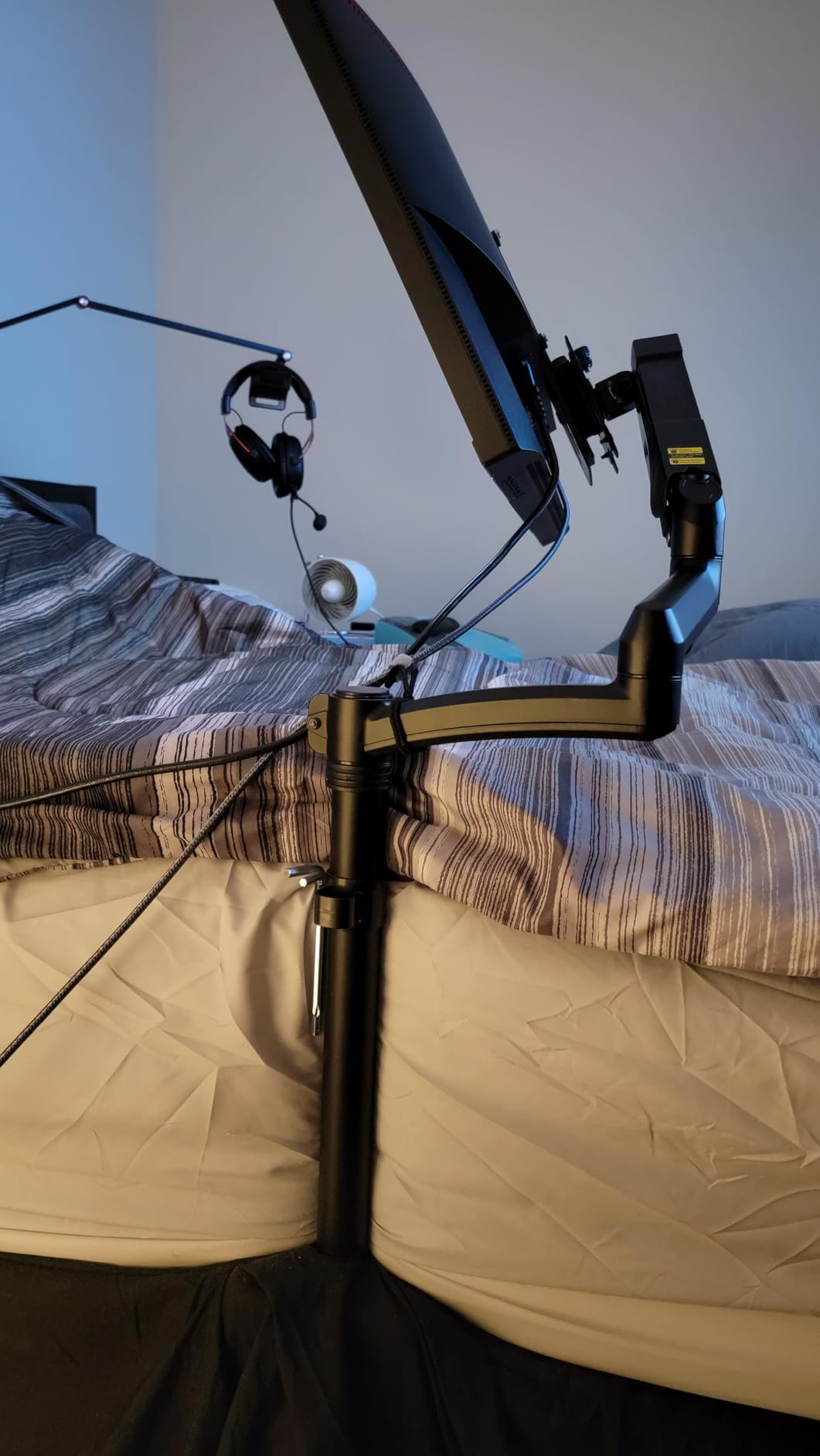 MOUNTUP 27 inch Extra Long Monitor Arm, Single Desk Mount for 22-32 inch, Tall Monitor Stand Holds 4.4-19.8lbs, Height Adjustable Monitors Stand for Desk with C-Clamp/Grommet Base, Black customer photo 1
