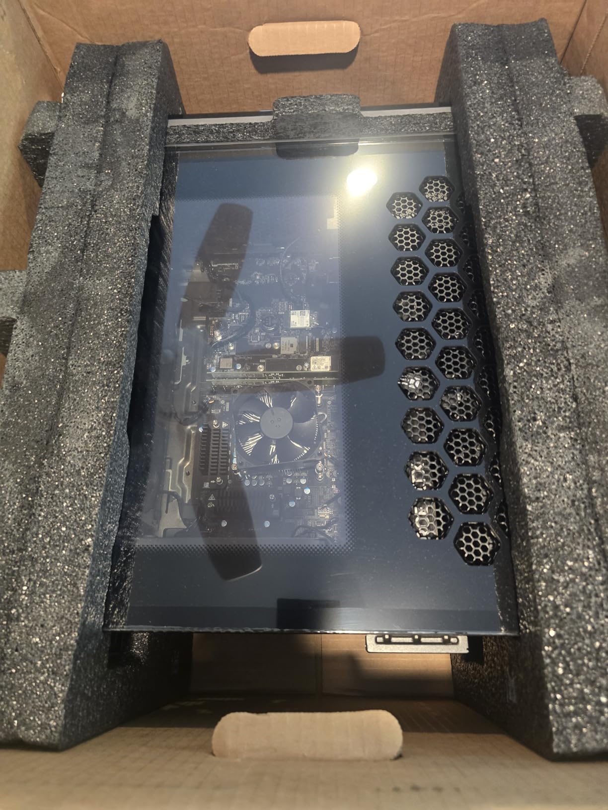 Aurora Gaming Desktop ACT1250 - Intel Core Ultra 7 265F, 32GB DDR5 RAM, 1TB SSD, NVIDIA GeForce RTX 5070, 1000W Platinum Rated PSU, Windows 11 Home, Clear Panel - Black customer photo 1