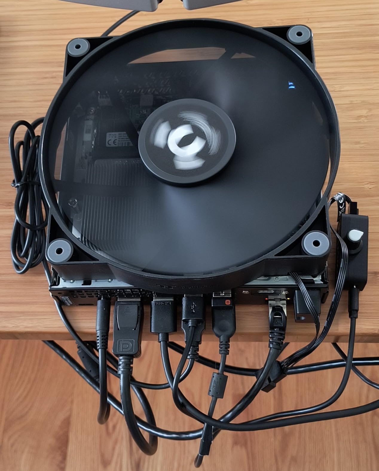 4 Pin 12V PWM Fan Controller with Type C USB Power Cable and 4Pin 5 Way PWM Fan Splitter Hub,PWM Fan Speed Controller with 15-18W, 1.2-1.5A Output, 5V Input customer photo 1
