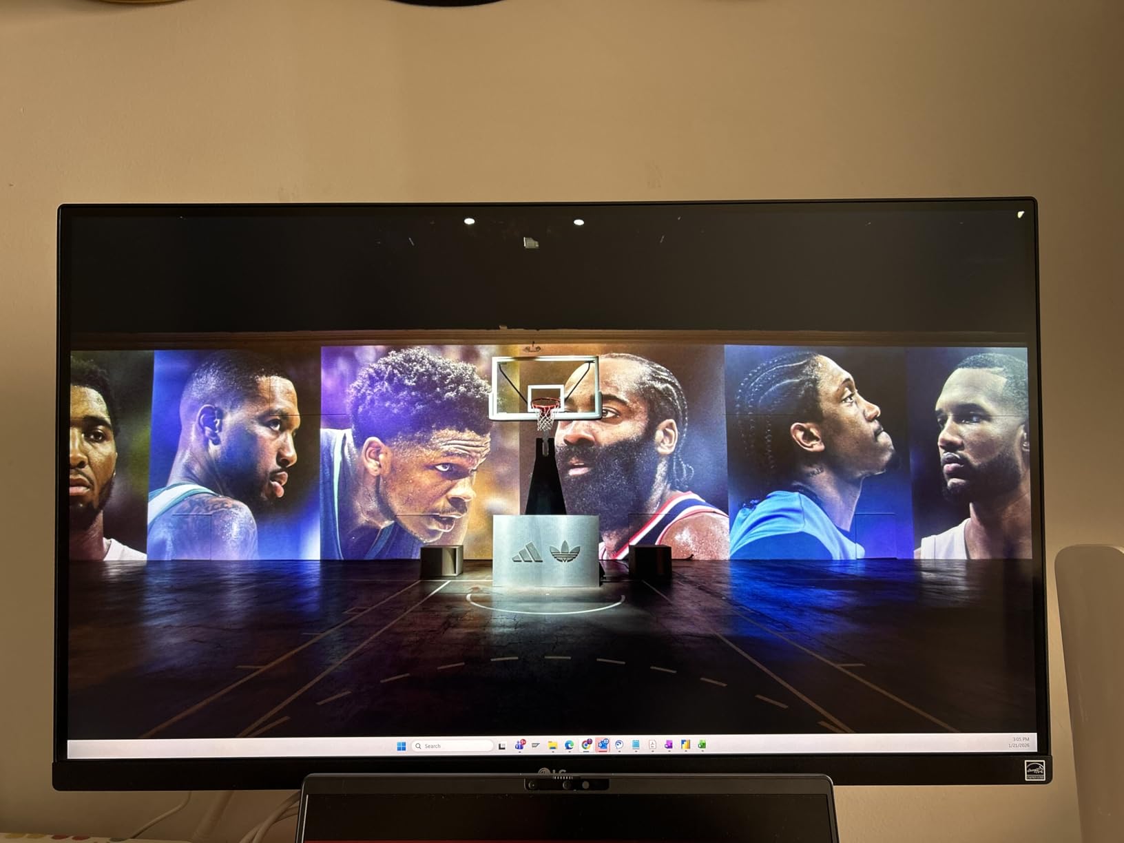 LG 27UP850K-W 27-inch Ultrafine 4K UHD IPS Computer Monitor, 60Hz, 5ms, DisplayHDR 400, USB Type-C 90W PD, Built-in Speaker with Waves MaxxAudio, HDMI, DisplayPort - White customer photo 2