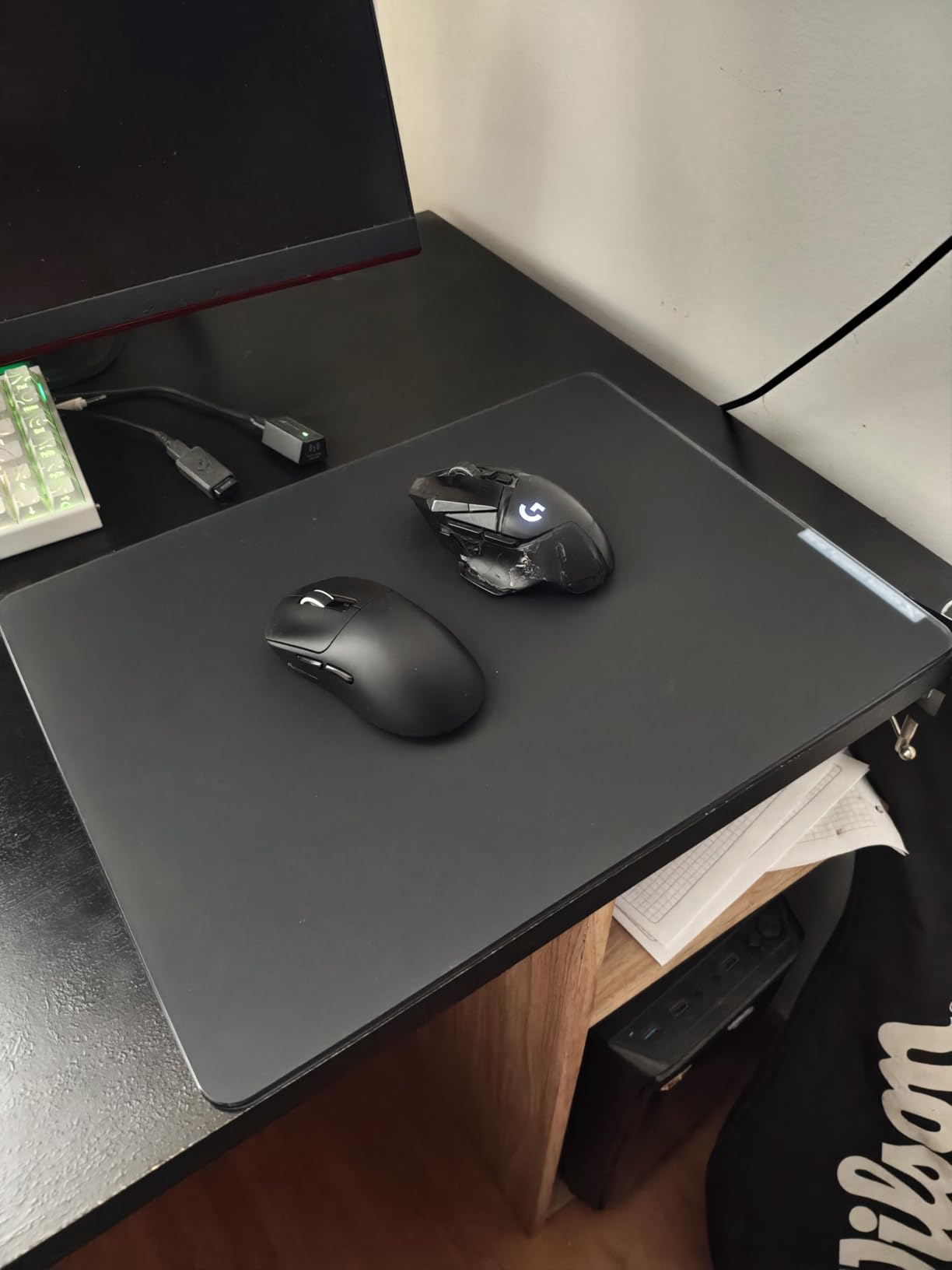 XVX Black Glass Mousepad 4.0, Hard Mouse Pad for Gaming, Ultra-Smooth Micro-Etched Surface Mouse Mat with Non-Slip Rubber Base(410mm*310mm) customer photo 1