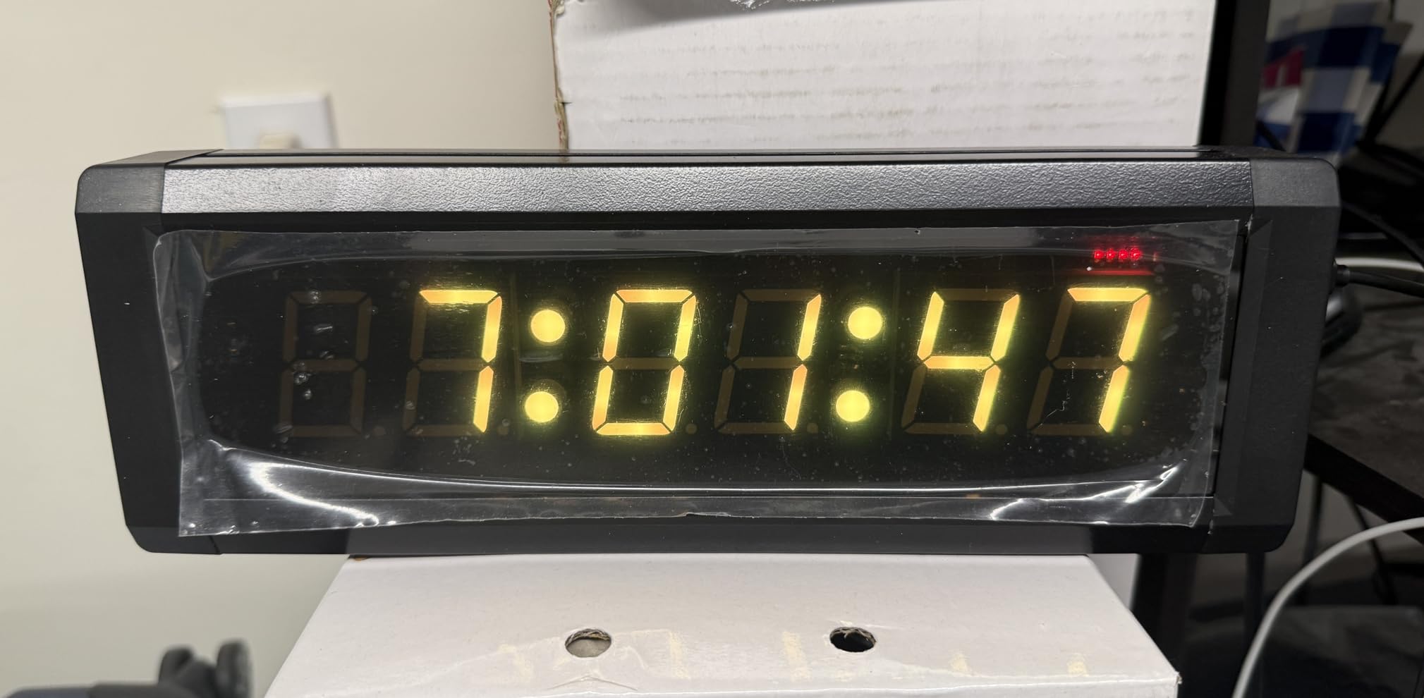 Gym Timer Clock with Remote Control & Push Button,7 RGB Color, Programmable Interval Timer, Countdown/Up Stopwatch,Wall Clock for Home Gym Garage,Portable Training Accessories(Battery) customer photo 1