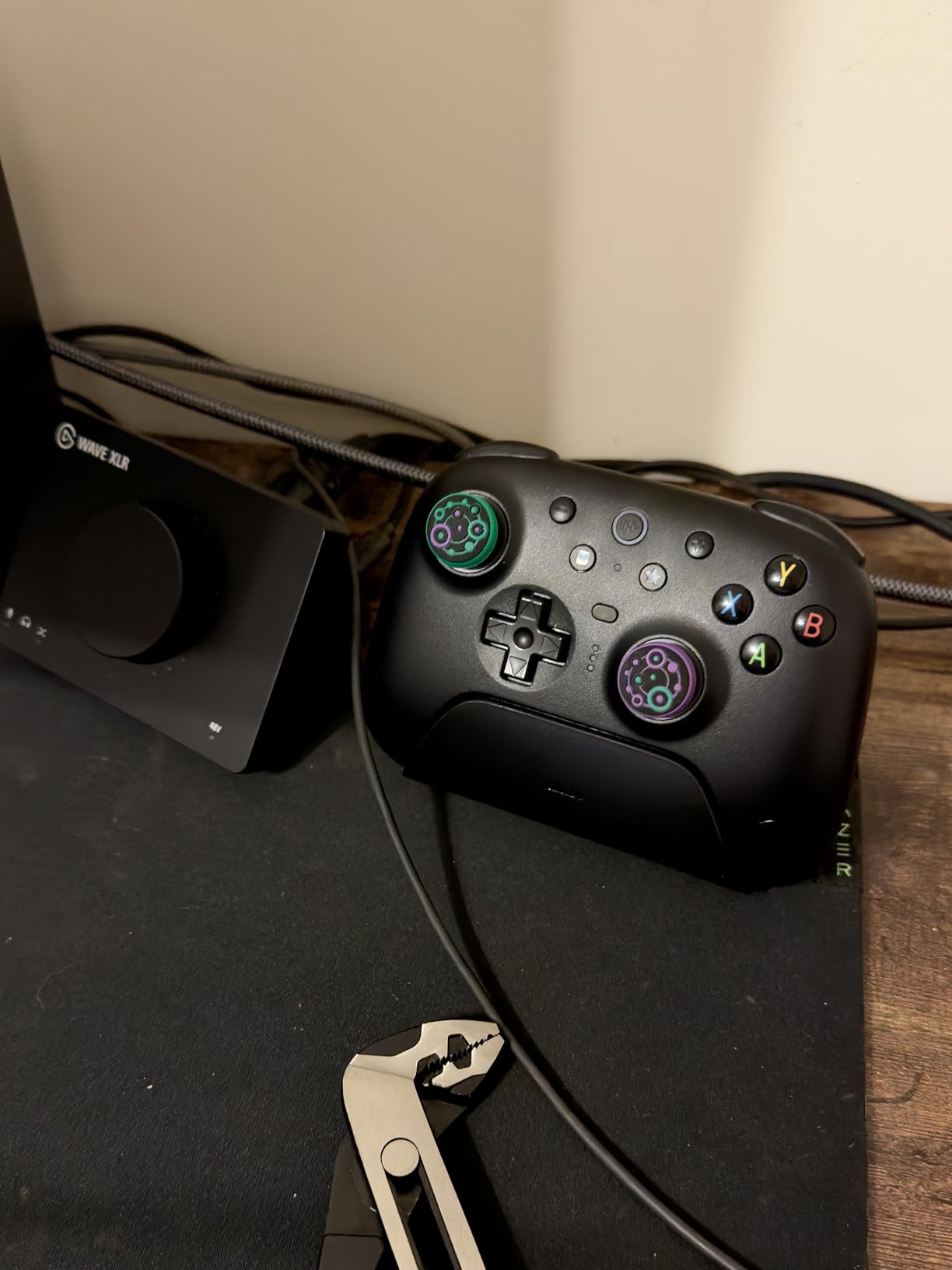 8Bitdo Ultimate 2 Wireless Gaming Controller with TMR Joysticks, Switchable Hall Effect/Tactile Triggers, 8Speed Wireless Tech, Charging Dock, RGB Fire Ring for PC & Android - Black customer photo 2