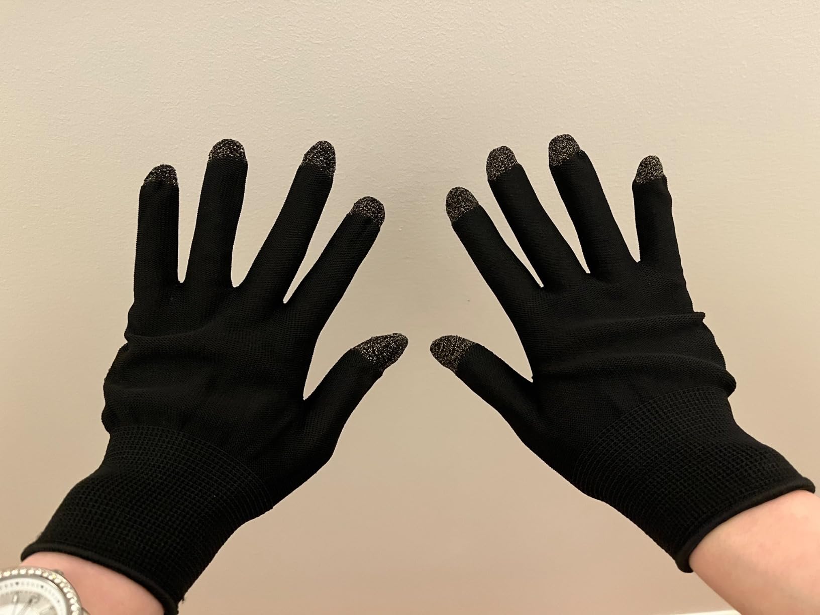 Mobile Game Gloves, Ultra-Thin Mobile Gaming Gloves, Anti-Sweat Mobile Finger Sleeve Breathable for High-Ranking Players Mobile Game Streamer customer photo 1