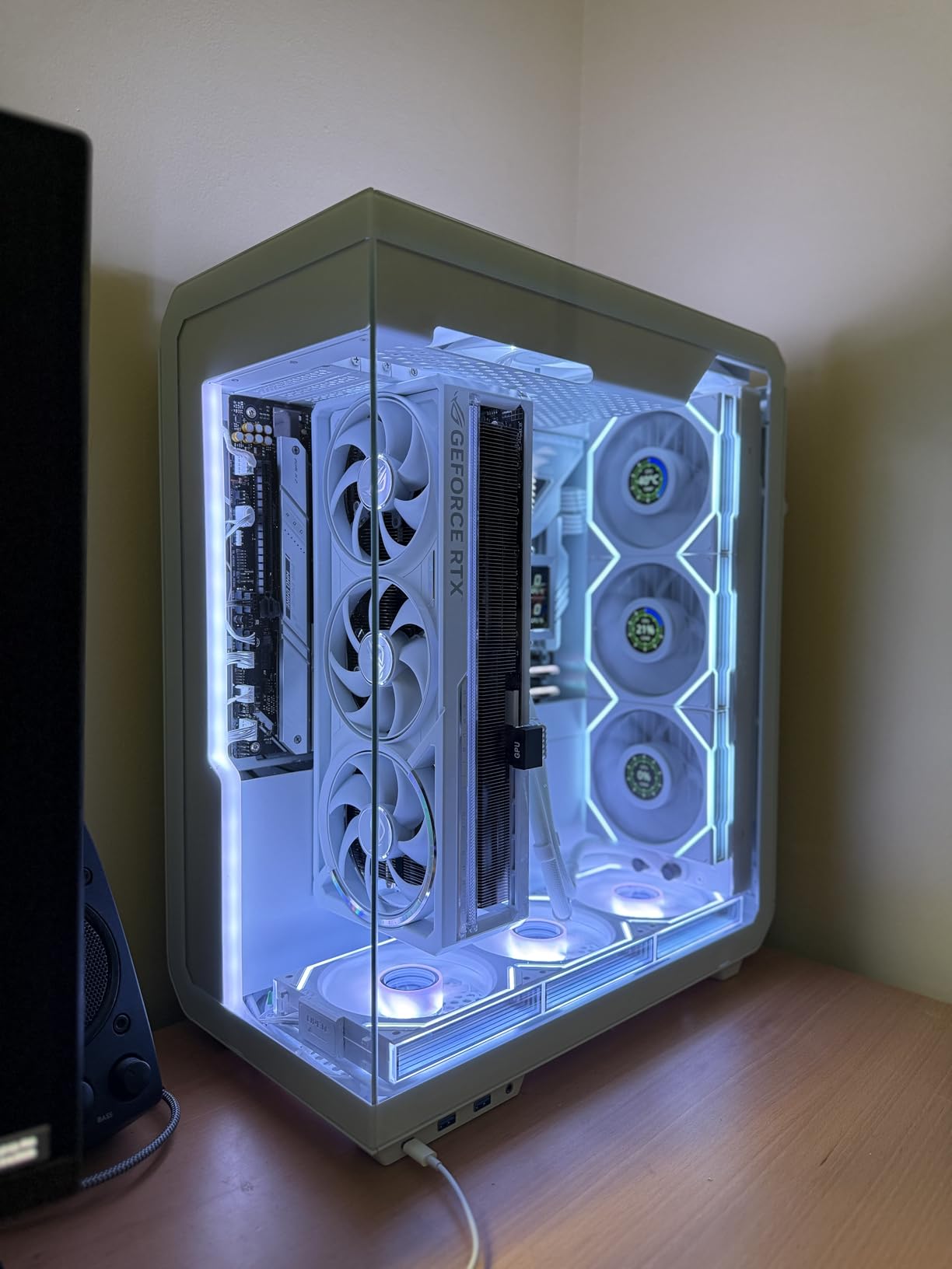 CableMod Universal Pro ModFlex Sleeved 12V-2x6 12VHPWR 90° StealthSense Direct PCIe Cable (Variant A, White) customer photo 1