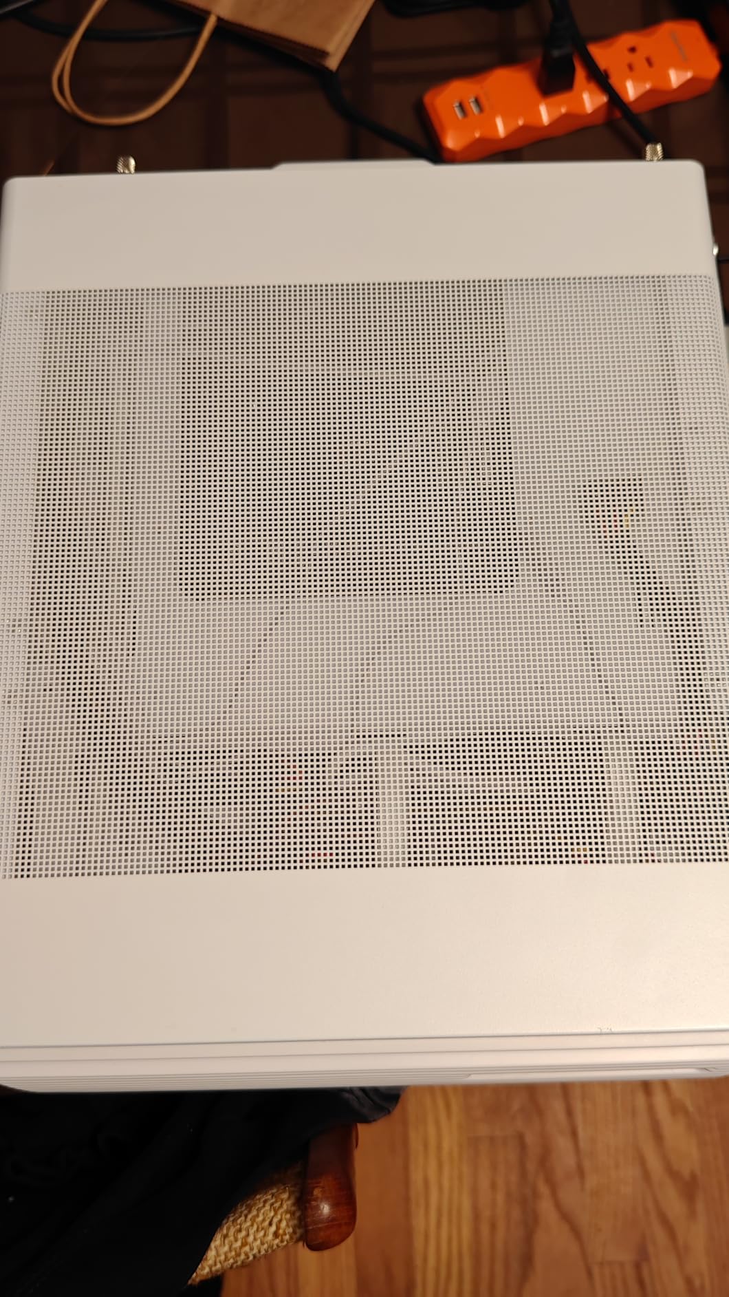 b-Pellucid Mini White Gaming MicroATX Case with USB C. Support up to 6 x 120mm fans for Extreme Cooling with Tempered Glass side window. Carrying Handle for Portability to any BYOC Lanparty. customer photo 1