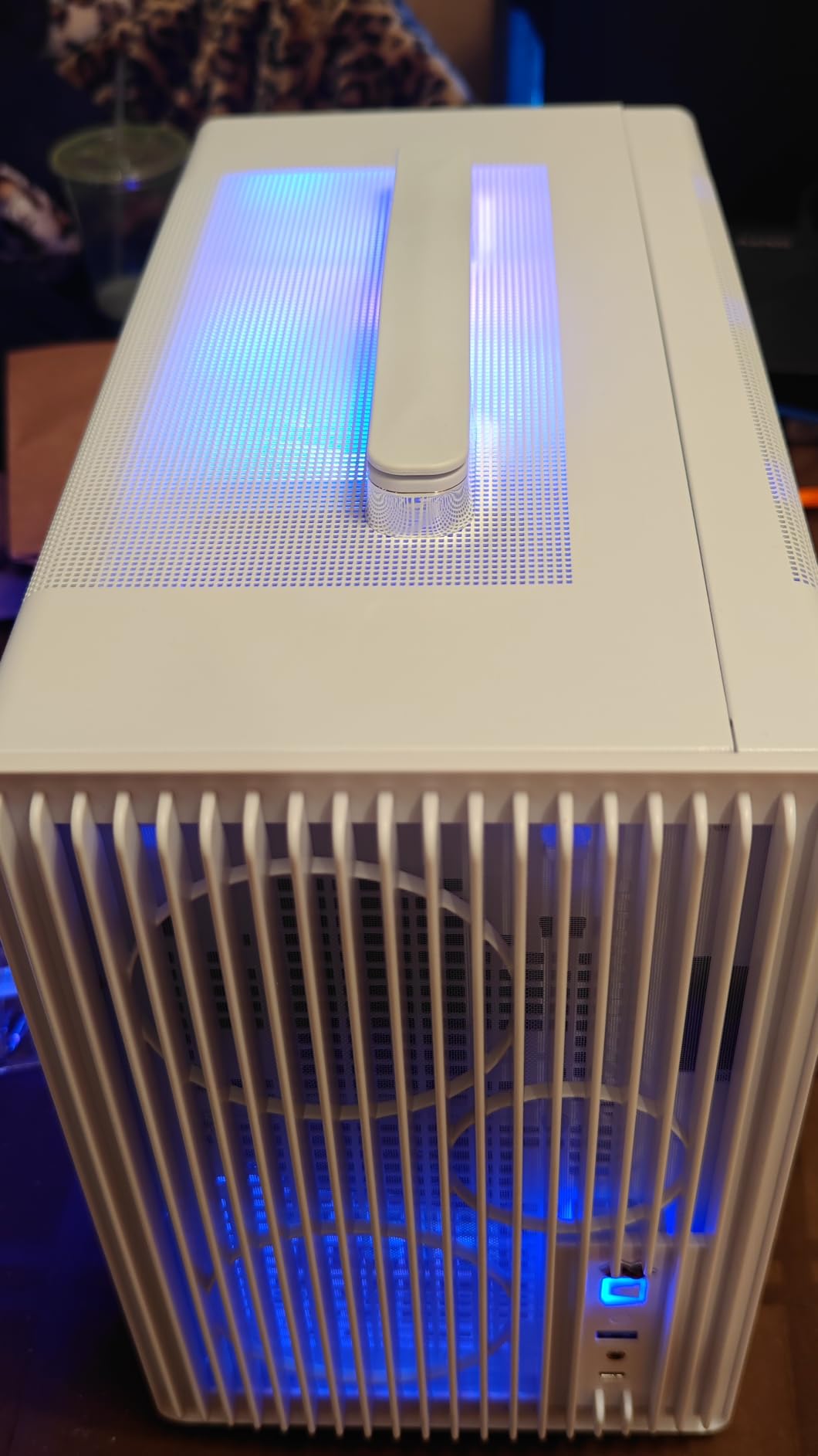 b-Pellucid Mini White Gaming MicroATX Case with USB C. Support up to 6 x 120mm fans for Extreme Cooling with Tempered Glass side window. Carrying Handle for Portability to any BYOC Lanparty. customer photo 2