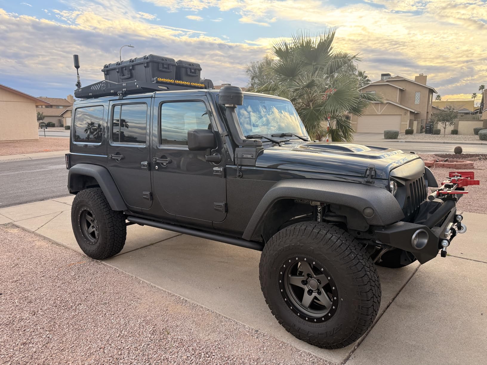 VEVOR Weatherproof Hard Case, Heavy Duty Protective Dry Box with Pre-Cut Foam, Wheels & Retractable Pull Handles for Travel, Hunt, Military, Tactical, IP67 Waterproof Case for Cameras(57x45x28) customer photo 2