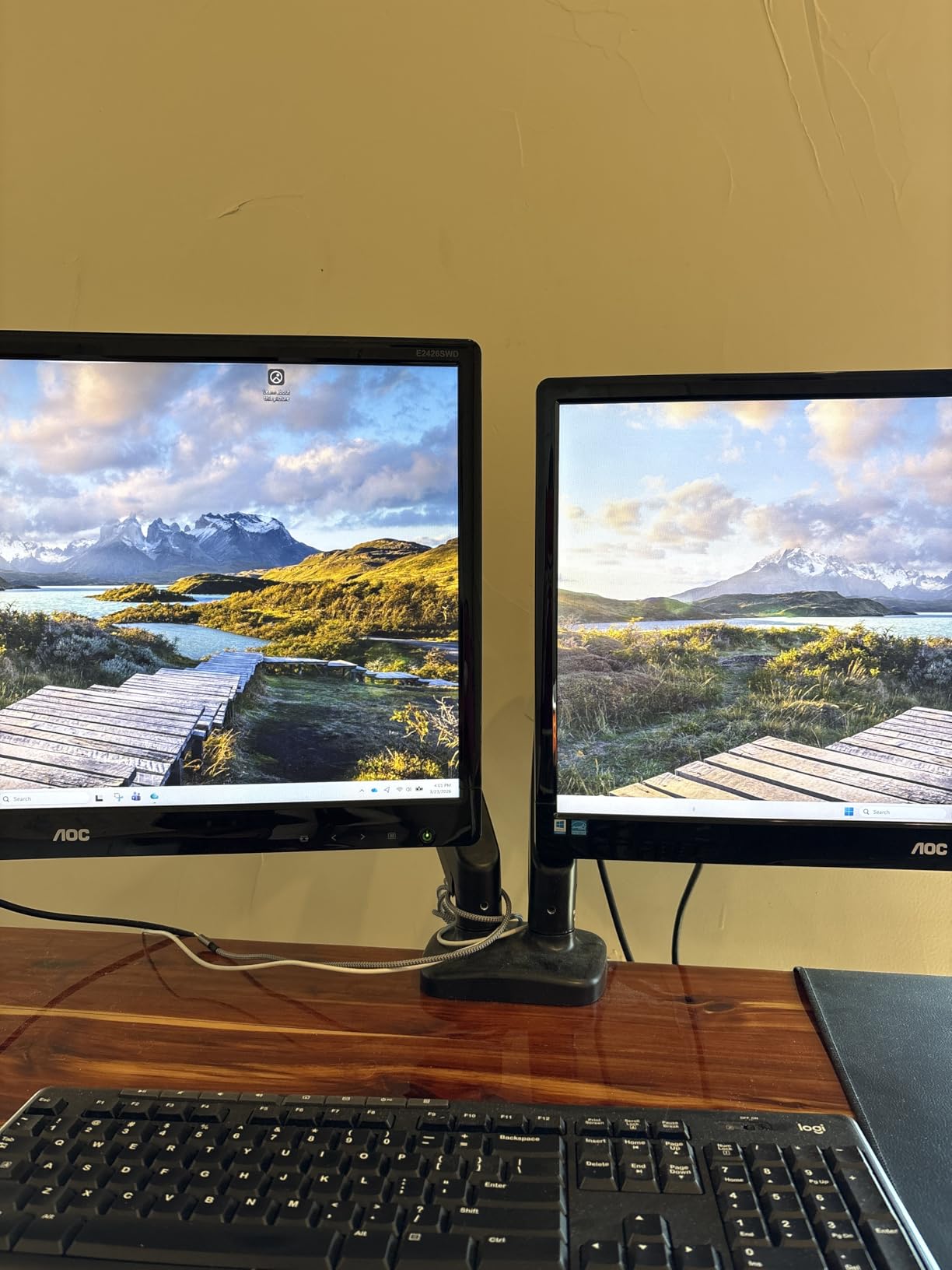 Mount-It! Dual Monitor Desk Mount - Full Motion Gas Spring Arms, Fits 13 to 32 Inch Screens, Holds 17.6 lbs per Arm, Dual Monitor Stand, VESA Mount, C-Clamp & Grommet Base customer photo 1
