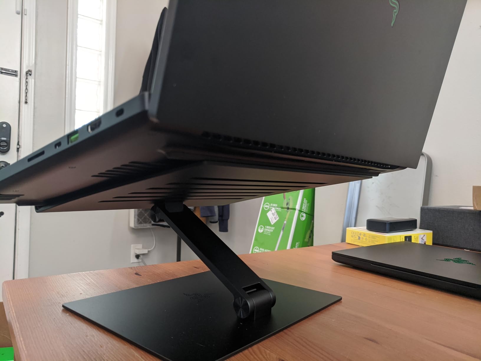 Adjustable Laptop Stand: Supports Phones, Tablets, Laptops, Macbooks up to 18