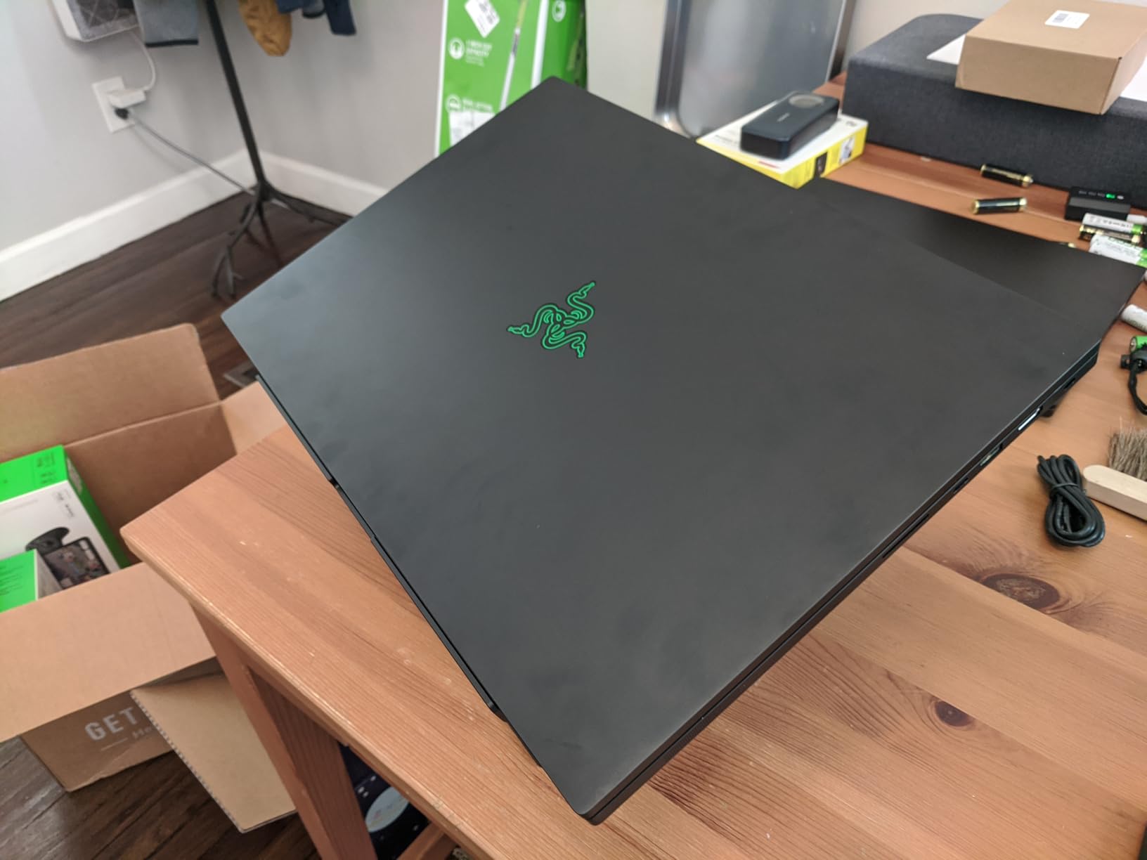 Adjustable Laptop Stand: Supports Phones, Tablets, Laptops, Macbooks up to 18