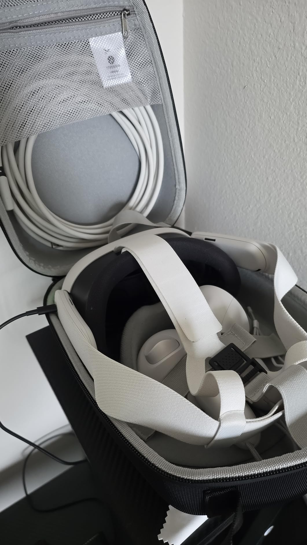 FOREGOER Hard Carrying Case for Meta Quest 3/3S/Oculus Quest 2, Large Space Compatible with BOBOVR S3 Pro/M3 Pro/Kiwi Design Battery Head Strap and All Accessories, Ideal for Travel and Home Storage customer photo 2