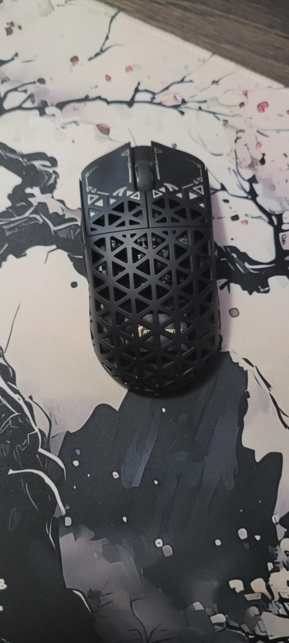 ATTACK SHARK R5Ultra 8K Carbon Fiber Wireless Gaming Mouse with 42000 DPI -PAW3950 MAX Sensor -39g Ultra-Lightweight-Nordic 52840 MCU Chip-Wired/BT/2.4GHz Wirelss Programmable Mouse for PC/Mac (White) customer photo 1