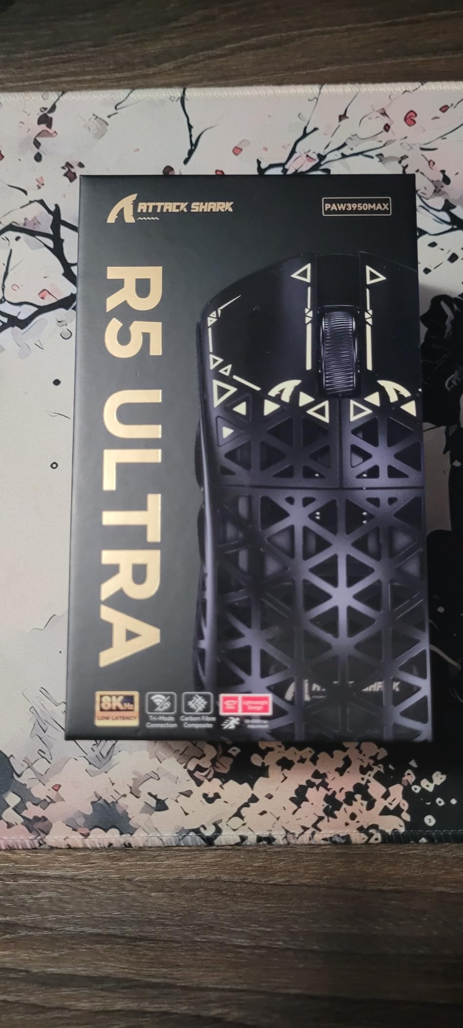 ATTACK SHARK R5Ultra 8K Carbon Fiber Wireless Gaming Mouse with 42000 DPI -PAW3950 MAX Sensor -39g Ultra-Lightweight-Nordic 52840 MCU Chip-Wired/BT/2.4GHz Wirelss Programmable Mouse for PC/Mac (White) customer photo 2