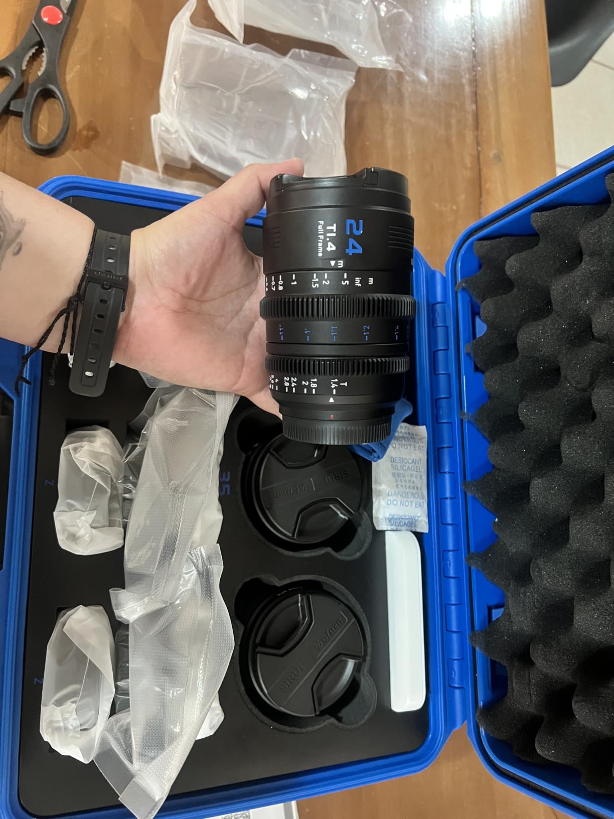 SIRUI VP-1 Vision Prime 1 T1.4 Full Frame Cine Lens, 35mm Manual Focus Cinema Lens with Pre-Installed E Mount, Interchangeable RF/Z/L Mounts (Black) customer photo 2