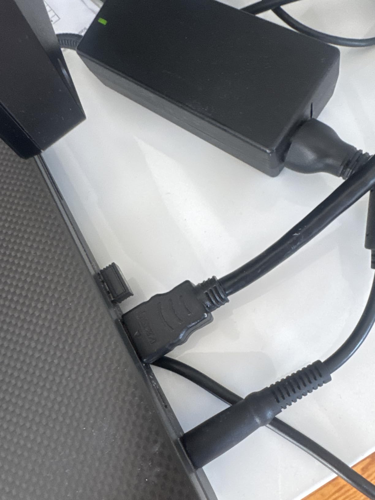 Maxonar 80Gbps Thunderbolt 5 Cable 4FT, 240W Charging, Dual 8K Display, 3X Faster Than TB4 for 16K Video Editors/3D Designers, Compatible with MacBook Pro/Air, eGPU/SSD customer photo 1