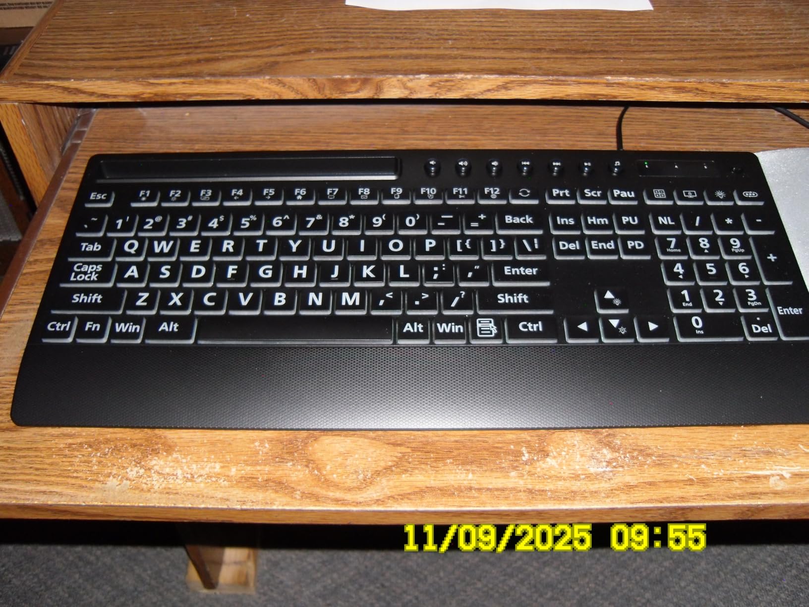 SABLUTE K31PRO Wired Keyboard with Large Print, Backlight Memory Function, Light up Computer Keyboards with Phone Holder & Wrist Rest, Quiet Keyboards for PC Laptop customer photo 1