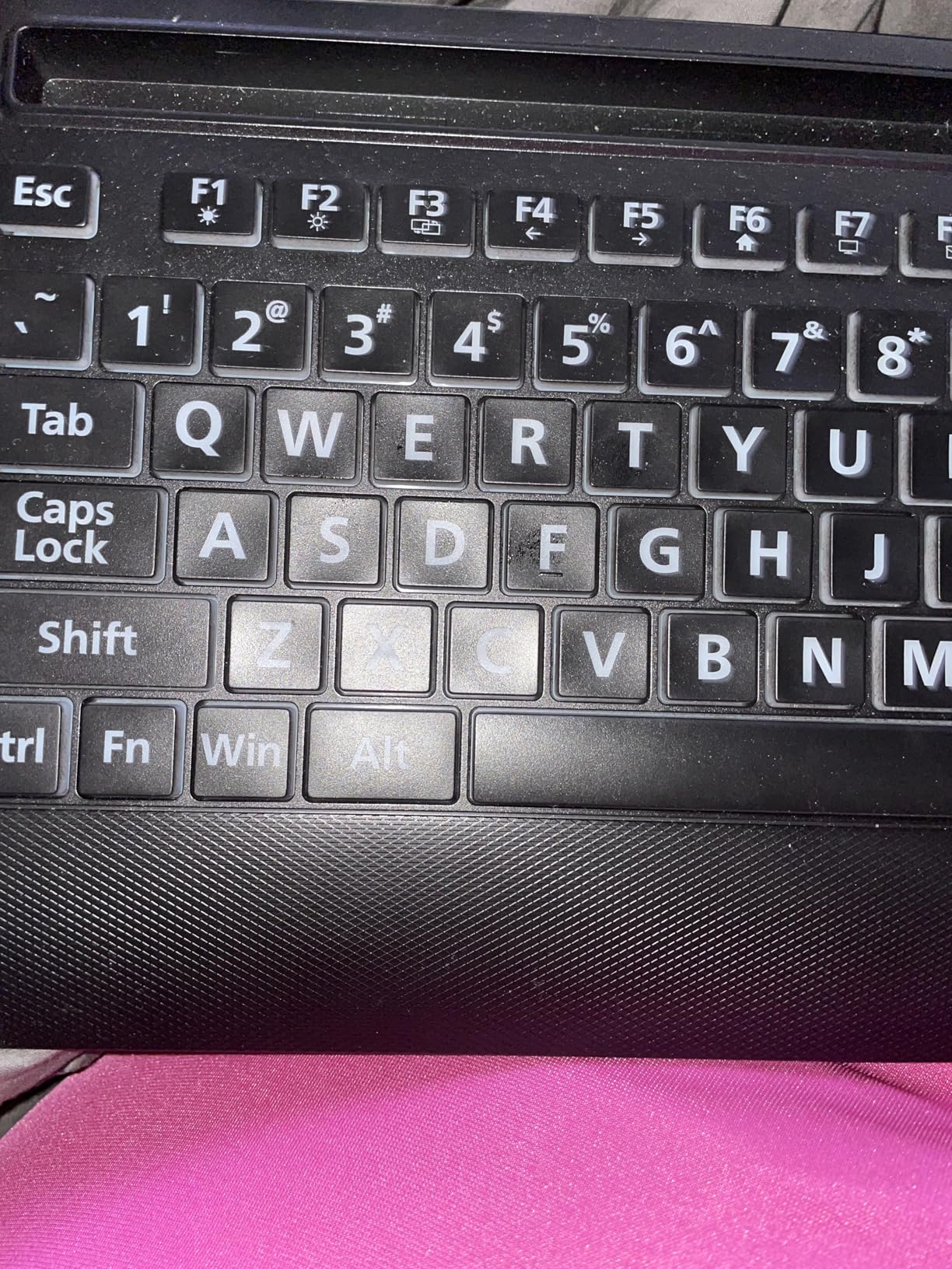 SABLUTE K31PRO Wired Keyboard with Large Print, Backlight Memory Function, Light up Computer Keyboards with Phone Holder & Wrist Rest, Quiet Keyboards for PC Laptop customer photo 2