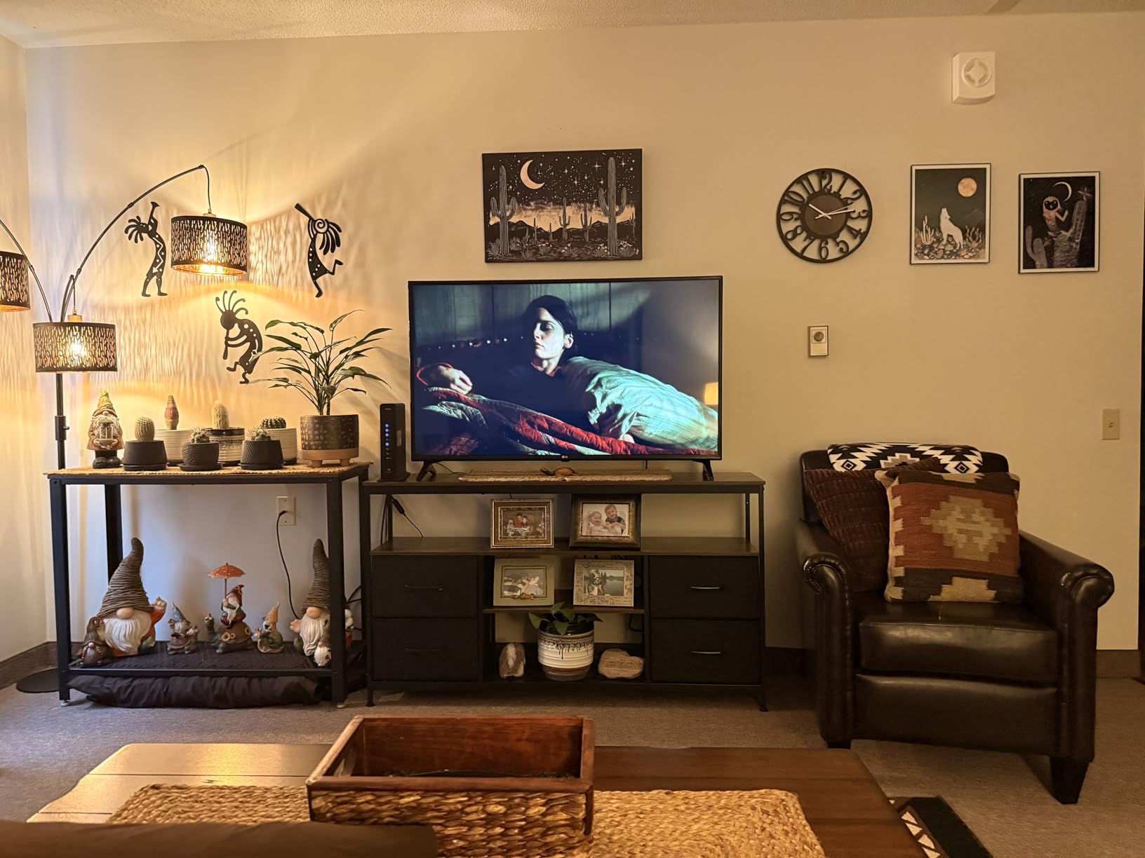 Huuger 47 Inch TV Stand Dresser with Power Outlets and LED Lights, Fabric Dresser for Bedroom with Storage, 4 Drawers Entertainment Center with Open Shelf, Media Console for 55 50 Inch TV, Black customer photo 2