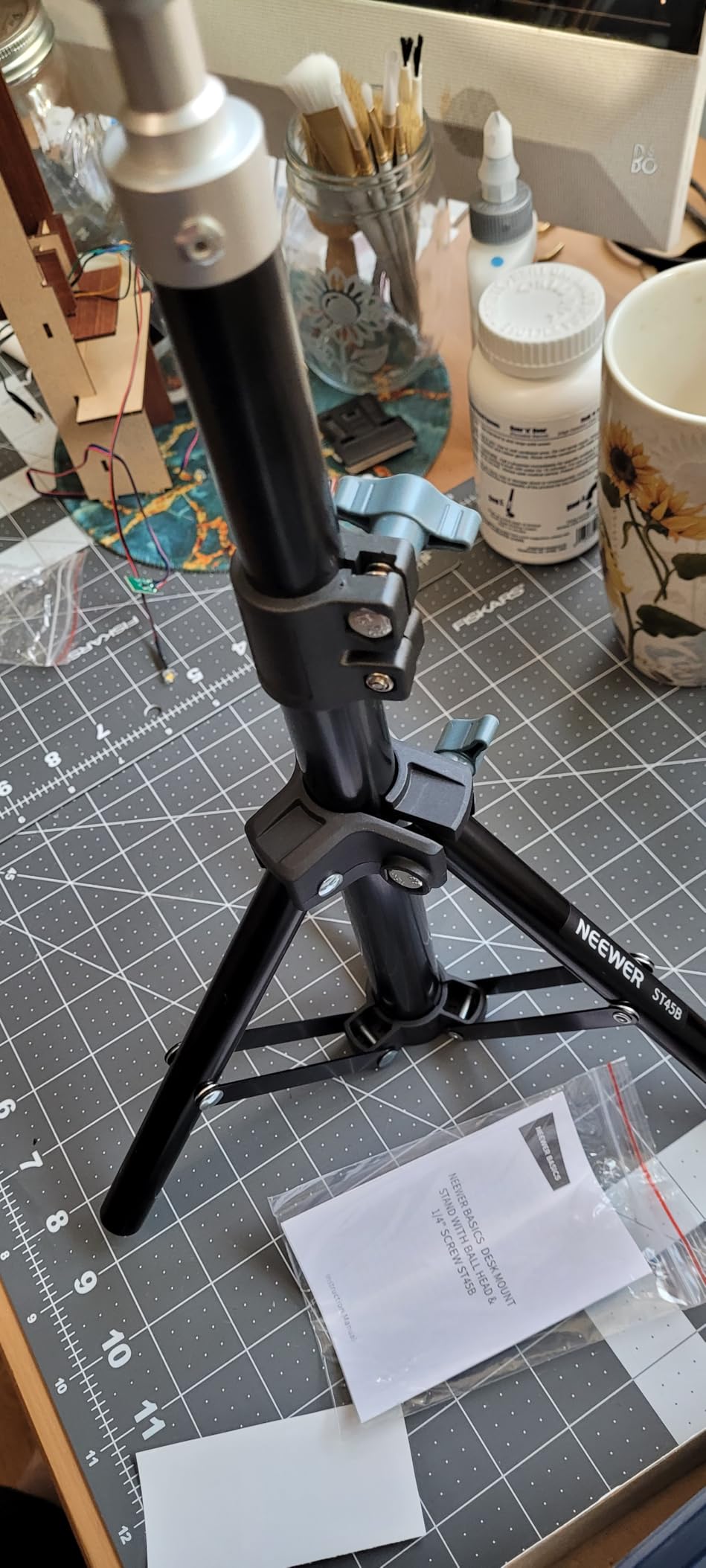 NEEWER Webcam Stand Tripod for Desk, Mini Desktop Tripod with Cell Holder Compatible with Logitech Anker Emeet Webcam Ring Light for Video Recording Live Streaming Zoom Call, ST45B customer photo 2