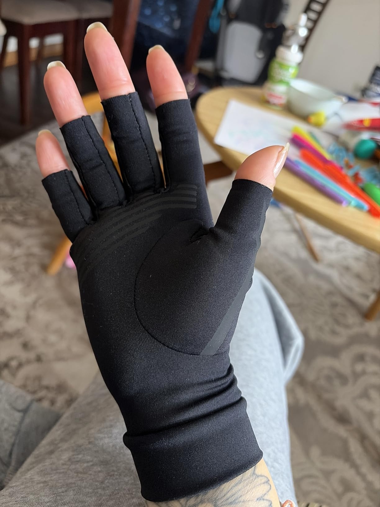 FREETOO Arthritis Gloves for Women for Pain, Compression Gloves Women Men for Carpal Tunnel, Hand Compression for Crocheting, Typing, Gaming, Swelling, Neuropathy Fit Palm 8.3''-8.8'' Black L customer photo 1