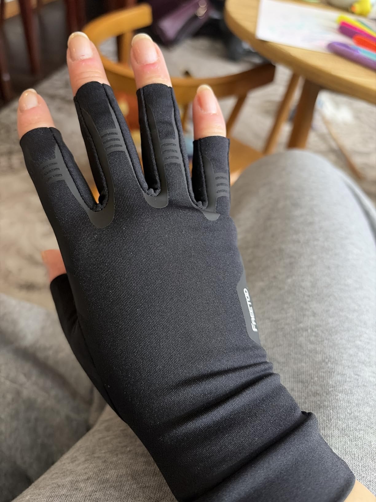 FREETOO Gloves for Arthritis Hands for Men Women for Pain, Fingerless Compression Gloves Women for Carpal Tunnel, Neuropathy Gloves for Nerve Pain, Sleeping, Typing, Gaming, Swelling Black XL customer photo 2