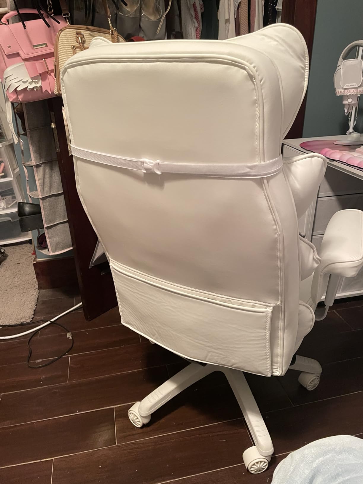 Dowinx Big and Tall Office Chair with Pocket Spring Cushion,High Back Computer Gaming Chairs with Adjustable Armrests and Lumbar Support,Executive Desk Chairs with Footrest(PU Leather,White) customer photo 1