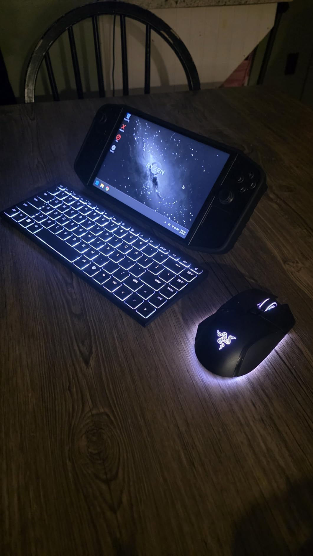 Razer Joro Portable Wireless Gaming Keyboard: Thin, Light, Compact - Chroma RGB - Low Profile Switches - Bluetooth - Long Battery Life - Snap Tap - For PC & Mac Laptops, Steam Deck, Smartphone, Tablet customer photo 2
