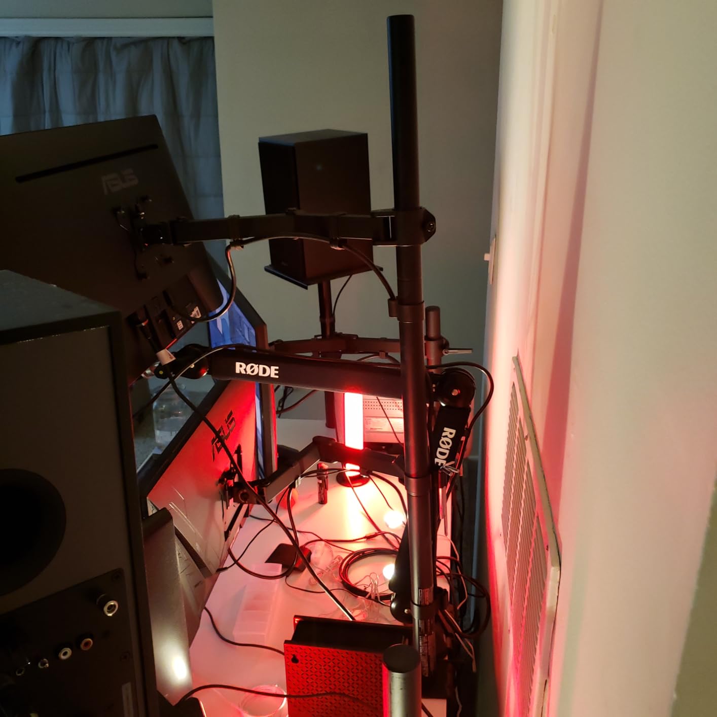 ASUS 27 1440P Eye Care Monitor (VA27AQ) - IPS, QHD (2560 x 1440), 99% sRGB, Frameless, HDMI, DisplayPort, VGA, 1ms, Speakers, Low Blue Light, Flicker Free, VESA Wall Mountable, 3 yr Warranty customer photo 2