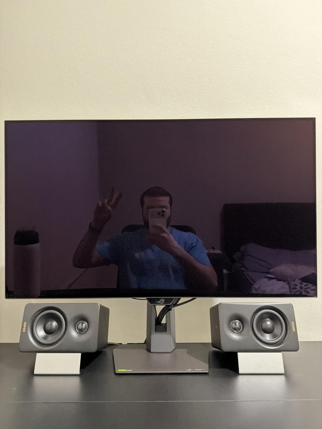 ASUS ROG Strix 32 4K OLED Gaming Monitor (XG32UCWG) - TrueBlack Glossy OLED, Dual Mode (4K@165Hz, FHD@330Hz), 0.03ms, G-SYNC Compatible, Neo Proximity Sensor, USB-C, HDMI 2.1, 3 yr Warranty customer photo 2