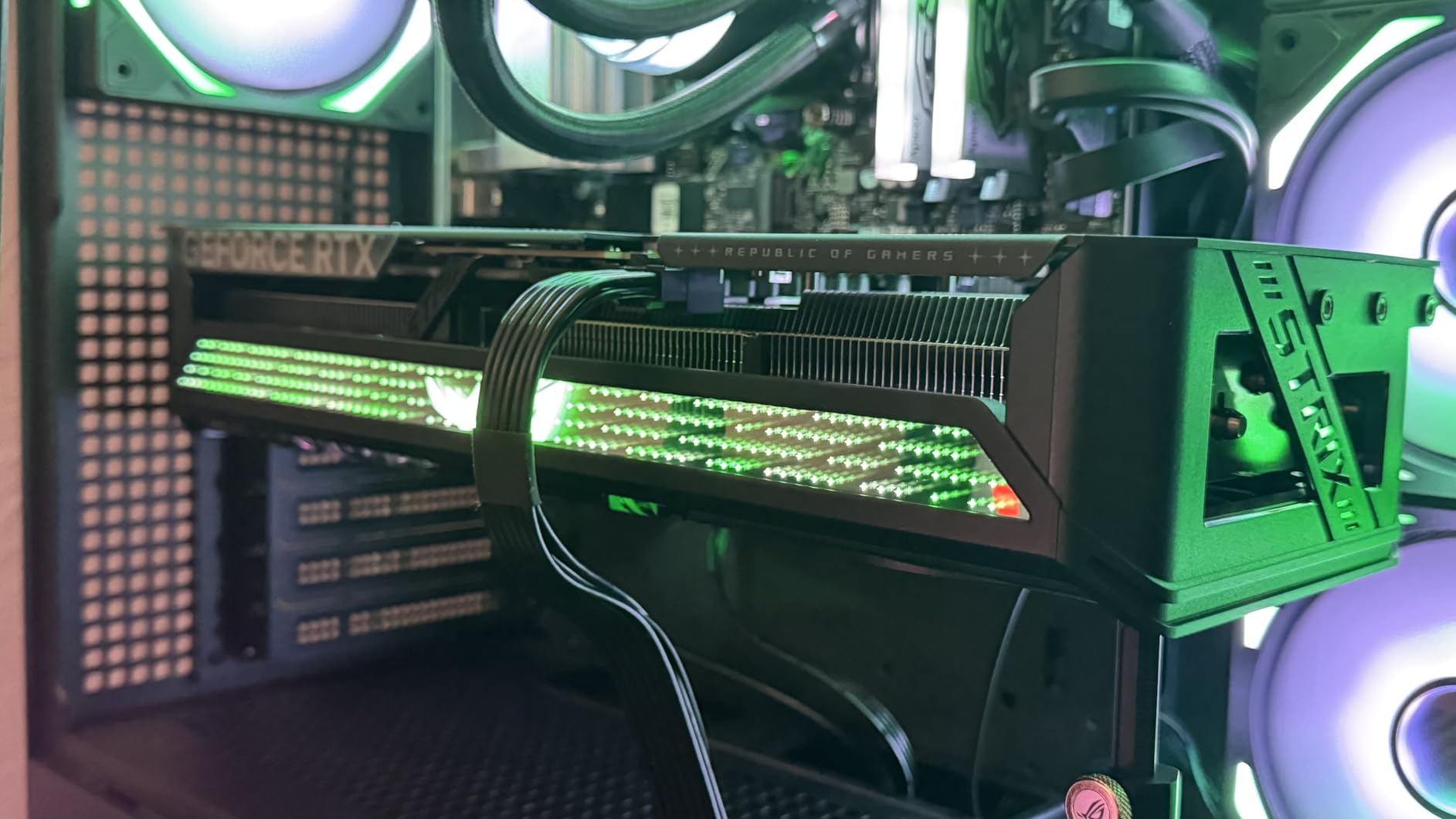 ASUS ROG Strix GeForce RTX 5070 OC Edition 12GB GDDR7 Graphics Card customer photo 1