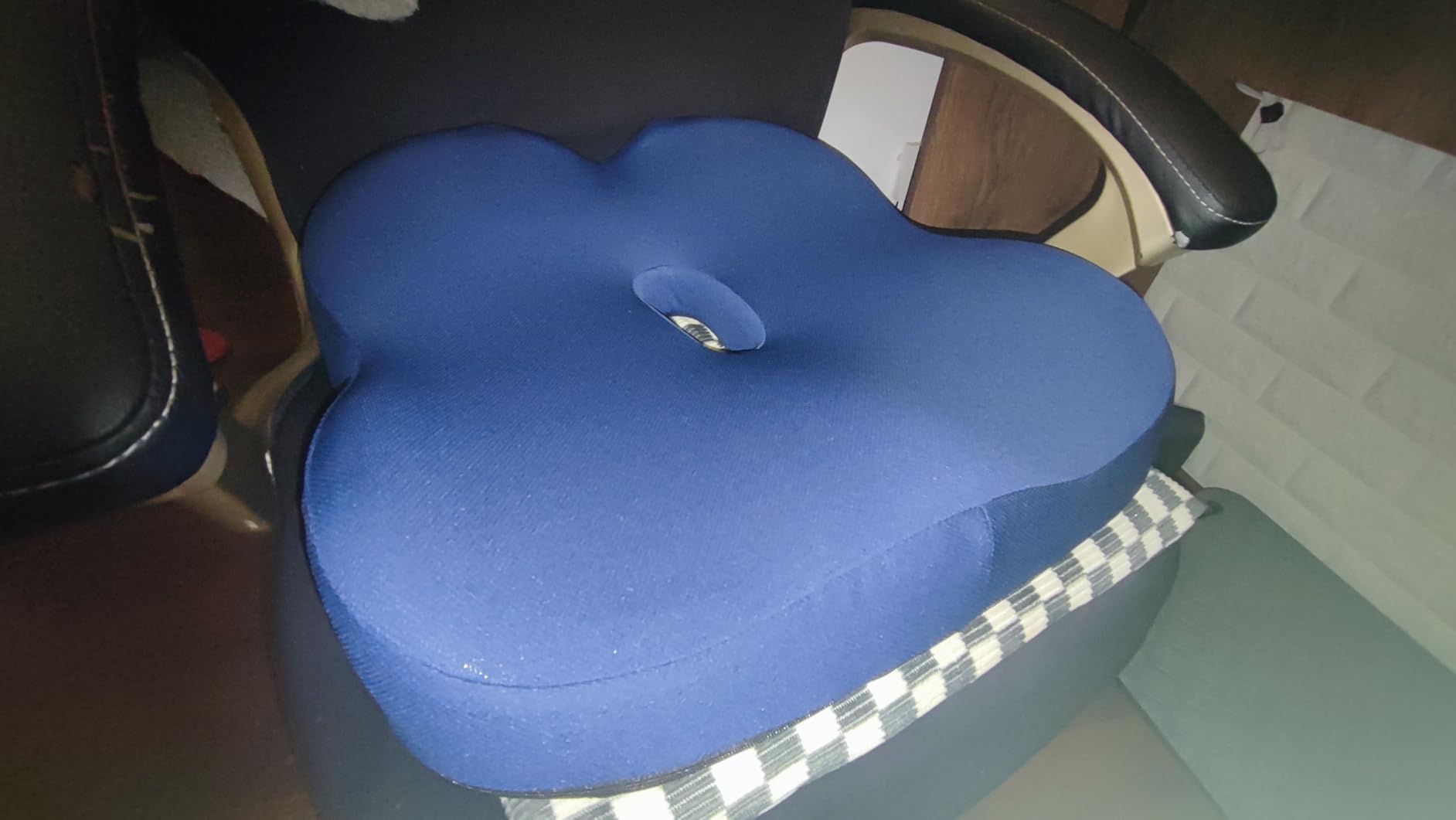 HUANUO Ergonomic Seat Cushion, Memory Foam Cooling Gel Office Chair Cushion for Hip Support, Tailbone Pressure Relief, Breathable Car Seat Cushion for Home, Work, Driving customer photo 2