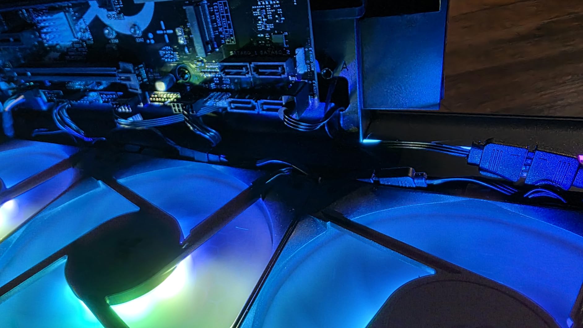 Corsair RS120-R ARGB 120mm PWM ARGB Reverse Fans - Reverse Rotor, +5V ARGB Connections, Eight RGB LEDs, High Static Pressure, Daisy-Chain, Magnetic Dome Bearing, Zero RPM Mode - Triple Pack - Black customer photo 2