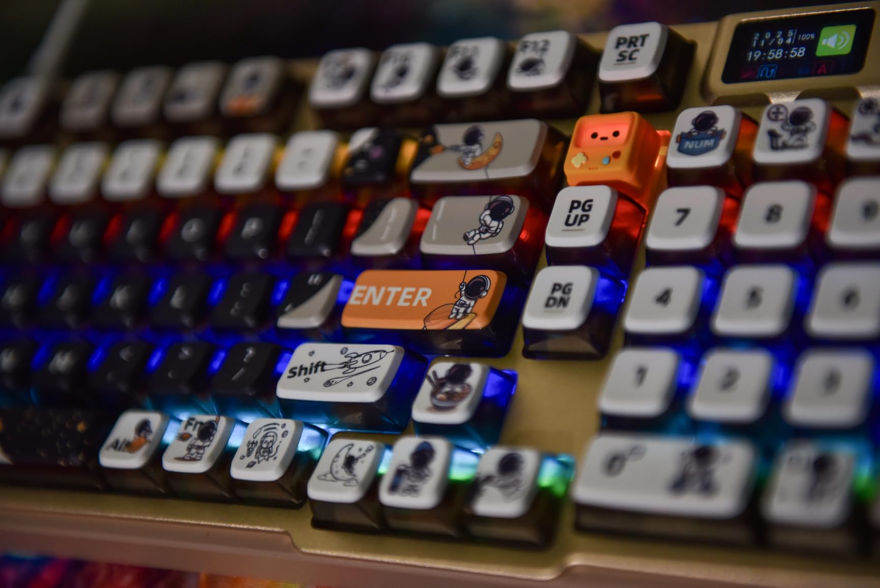 Artisan Keycaps, Cute Retro Game Consoler-Shpaed Keycap, Shine Through Resin Handmade, Single 1U Replace Key for ESC Key Mechanical Keyboard (Grey) customer photo 2