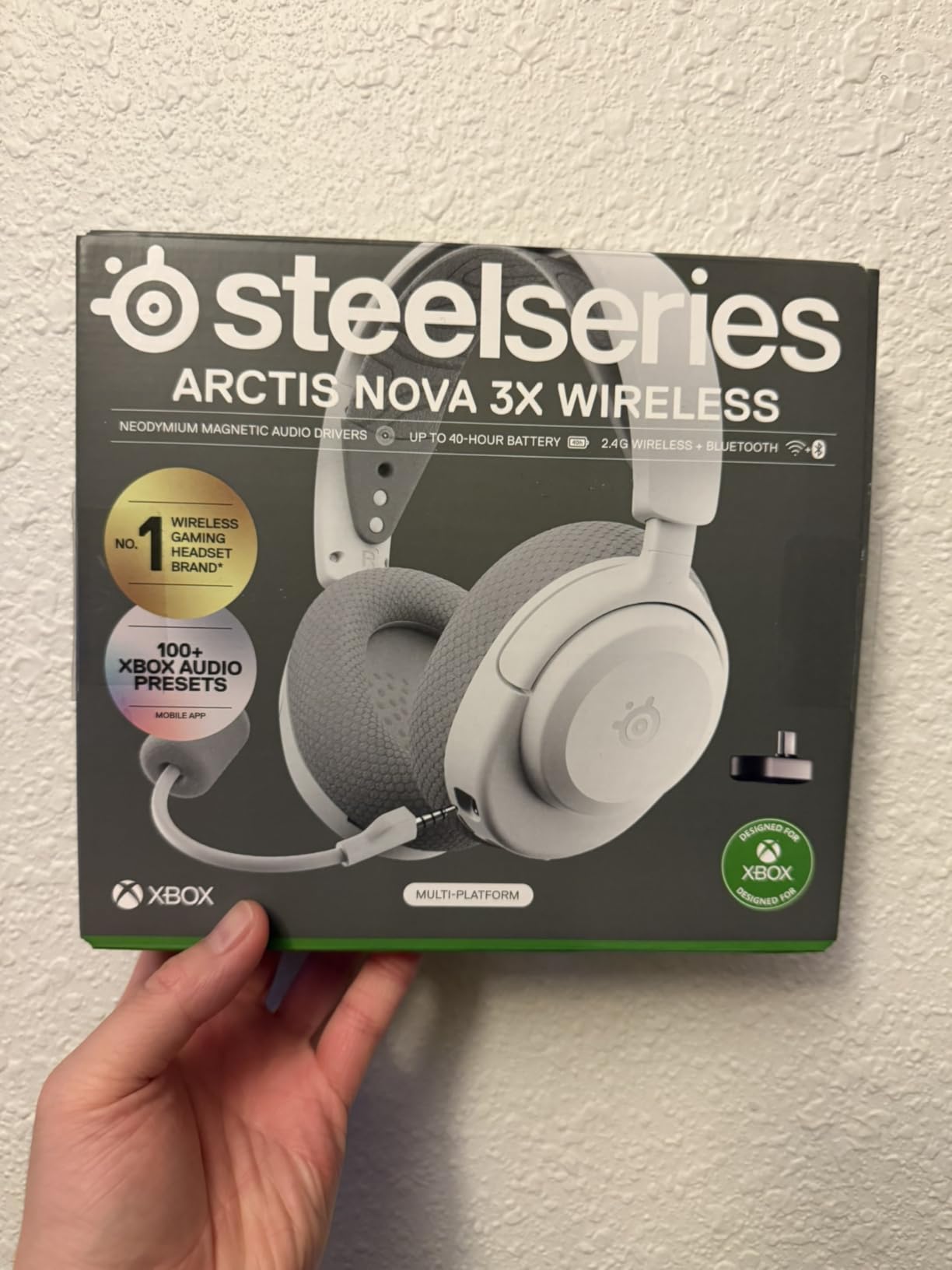 Arctis Nova 3X Wireless Multi-Platform Gaming Headset - Mobile App Control - 40 HR Battery - Neodymium Magnetic Drivers - 2.4GHz/Bluetooth - Xbox, PS5, PC, Switch, Mobile - White customer photo 1
