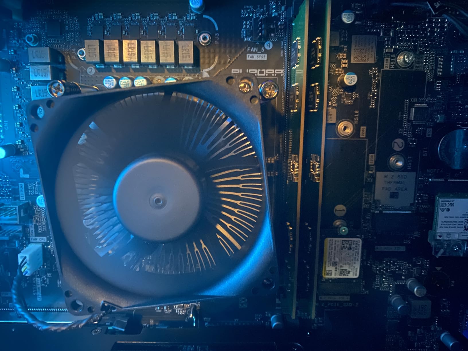 Alienware Aurora Gaming Desktop ACT1250 - Intel Core Ultra 7 265F Processor, Air Cooled, NVIDIA GeForce RTX 5060Ti, 16GB DDR5 RAM, 1TB SSD, 500W Platinum Rated PSU, Windows 11 Home - Clear Panel customer photo 1