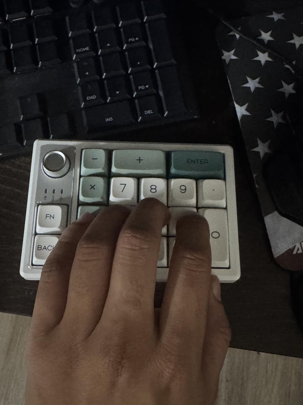 Gasket Creamy Mechanical Numpad Programmable Macro Keypad Wireless 2.4G/Bluetooth 5.0/Wired USB-C RGB Backlit Hot Swappable Number Pad Rechargeable Numeric Keyboard Metal Knob, Botanic Garden customer photo 1