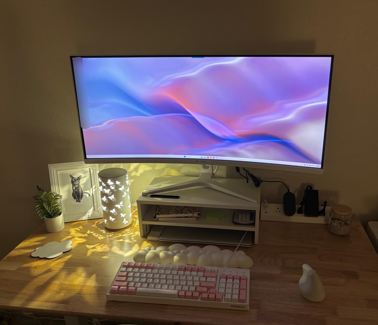 CRUA 27 inch Curved Gaming Monitor 260Hz/240Hz, QHD 1440P 1800R VA Panel Computer Monitor with Built-in Speakers, Support AMD FreeSync, 120% sRGB, Blue Light Filter, HDMI2.0 and DP1.4, Wall Mountable-Black customer photo 1
