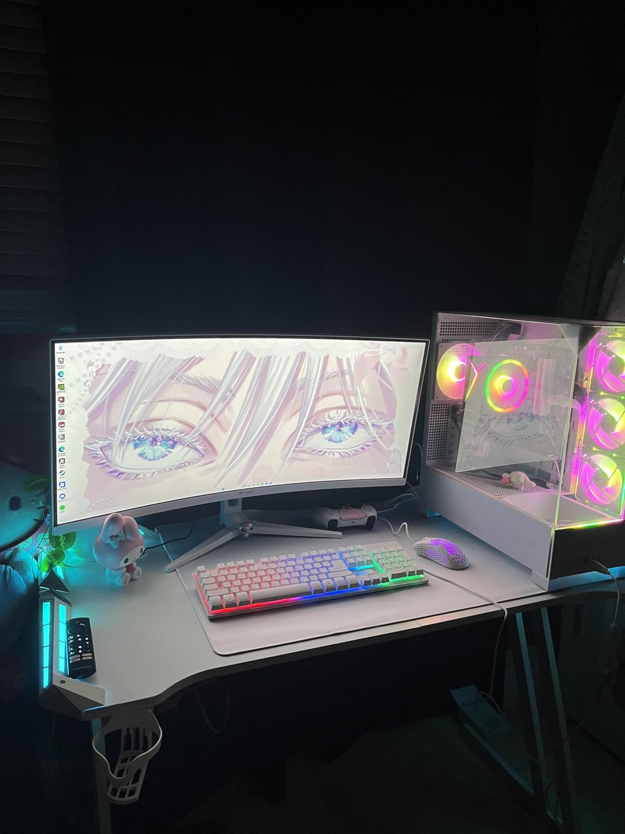 CRUA 27 inch Curved Gaming Monitor 260Hz/240Hz, QHD 1440P 1800R VA Panel Computer Monitor with Built-in Speakers, Support AMD FreeSync, 120% sRGB, Blue Light Filter, HDMI2.0 and DP1.4, Wall Mountable-Black customer photo 2
