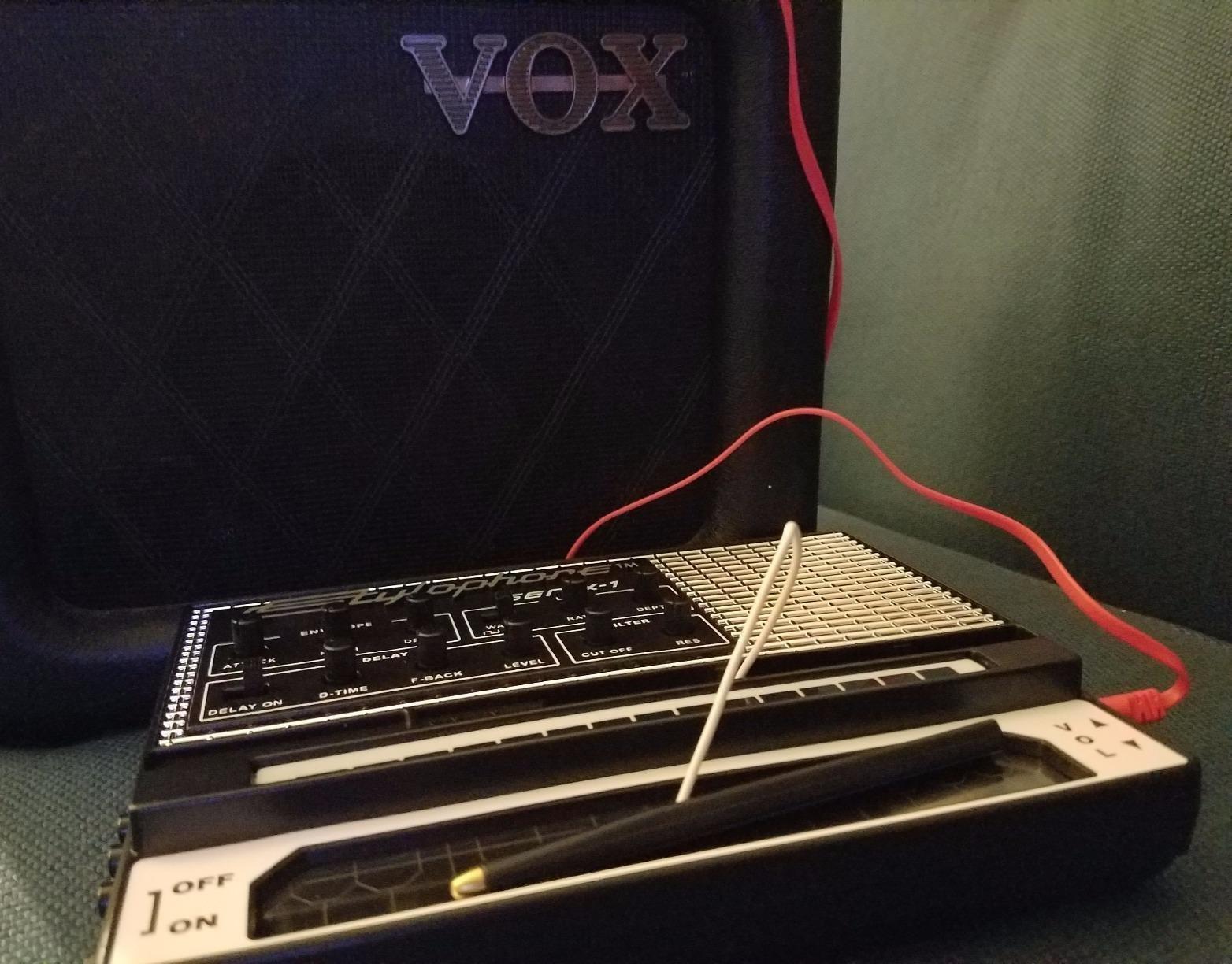 Stylophone GENX-2 Portable Analogue Synthesizer with Built-in Speaker, LFO, Filter, Analogue Delay and CV/Gate Output customer photo 2