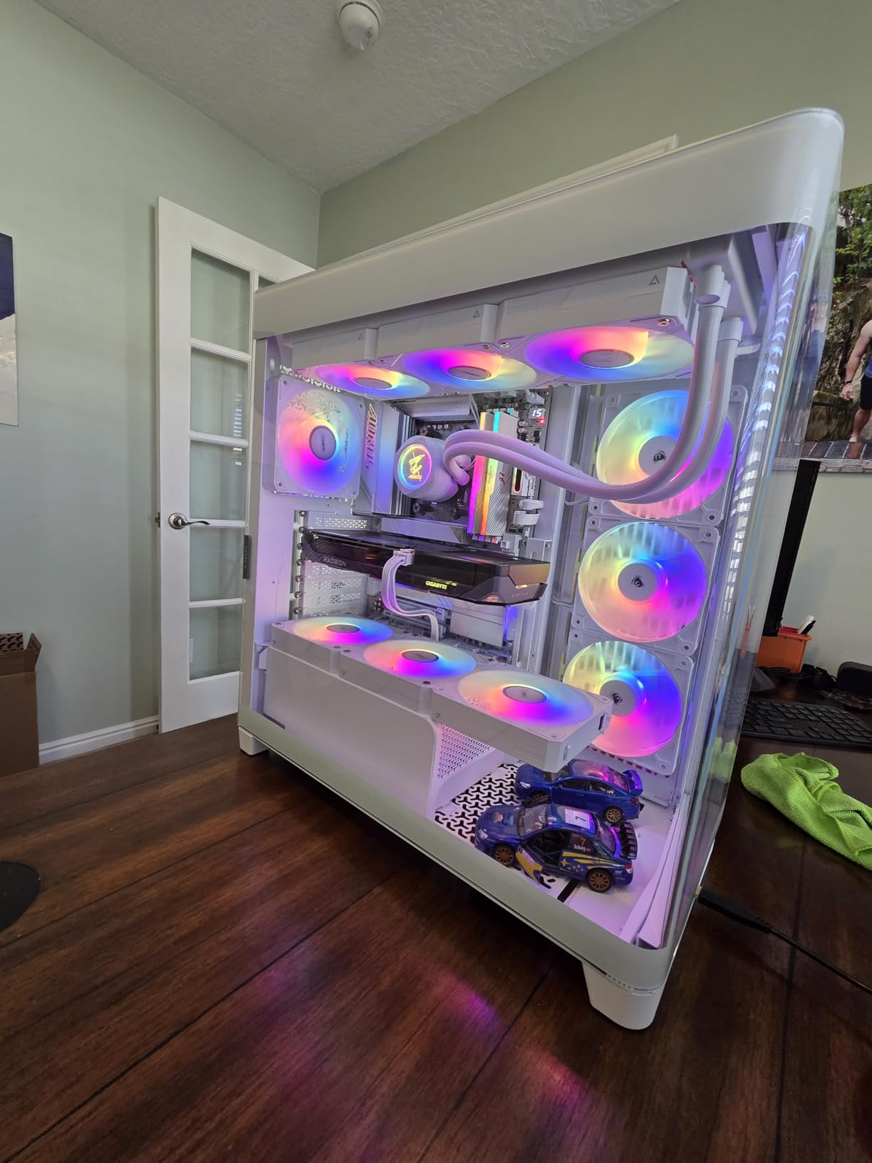 CORSAIR Frame 4500X RS Reverse Fan ARGB Mid-Tower PC Case - 3X Pre-Installed Fans, Panoramic Glass, InfiniRail Mounting System, Modular Customization, Spacious Interior, GPU Anti-Sag - White customer photo 2