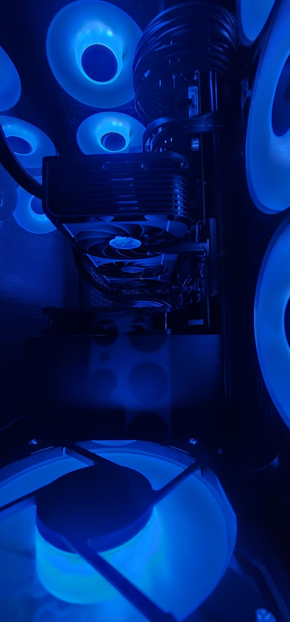 CORSAIR 3500X RS Reverse Fan ARGB Mid-Tower PC Case - 3X Pre-Installed Fans, Panoramic Glass, Spacious Interior, GPU Anti-Sag, Reverse Connection Motherboard Compatible - Black customer photo 1