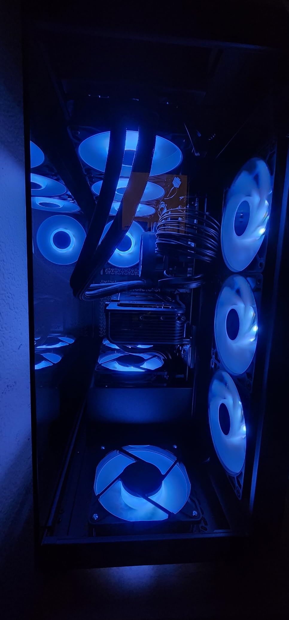 CORSAIR 3500X RS Reverse Fan ARGB Mid-Tower PC Case - 3X Pre-Installed Fans, Panoramic Glass, Spacious Interior, GPU Anti-Sag, Reverse Connection Motherboard Compatible - Black customer photo 2