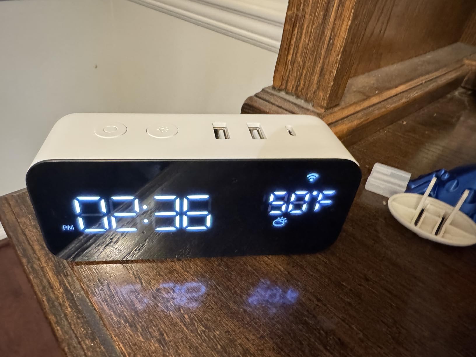 Smart WiFi Alarm Clock with Timer, USB 2A+1C Fast Charging, App Remote Control, Digital LED Large Screen Power-Off Countdown Timer, Snooze Alarm, Time, Weather and Temperature Display customer photo 2
