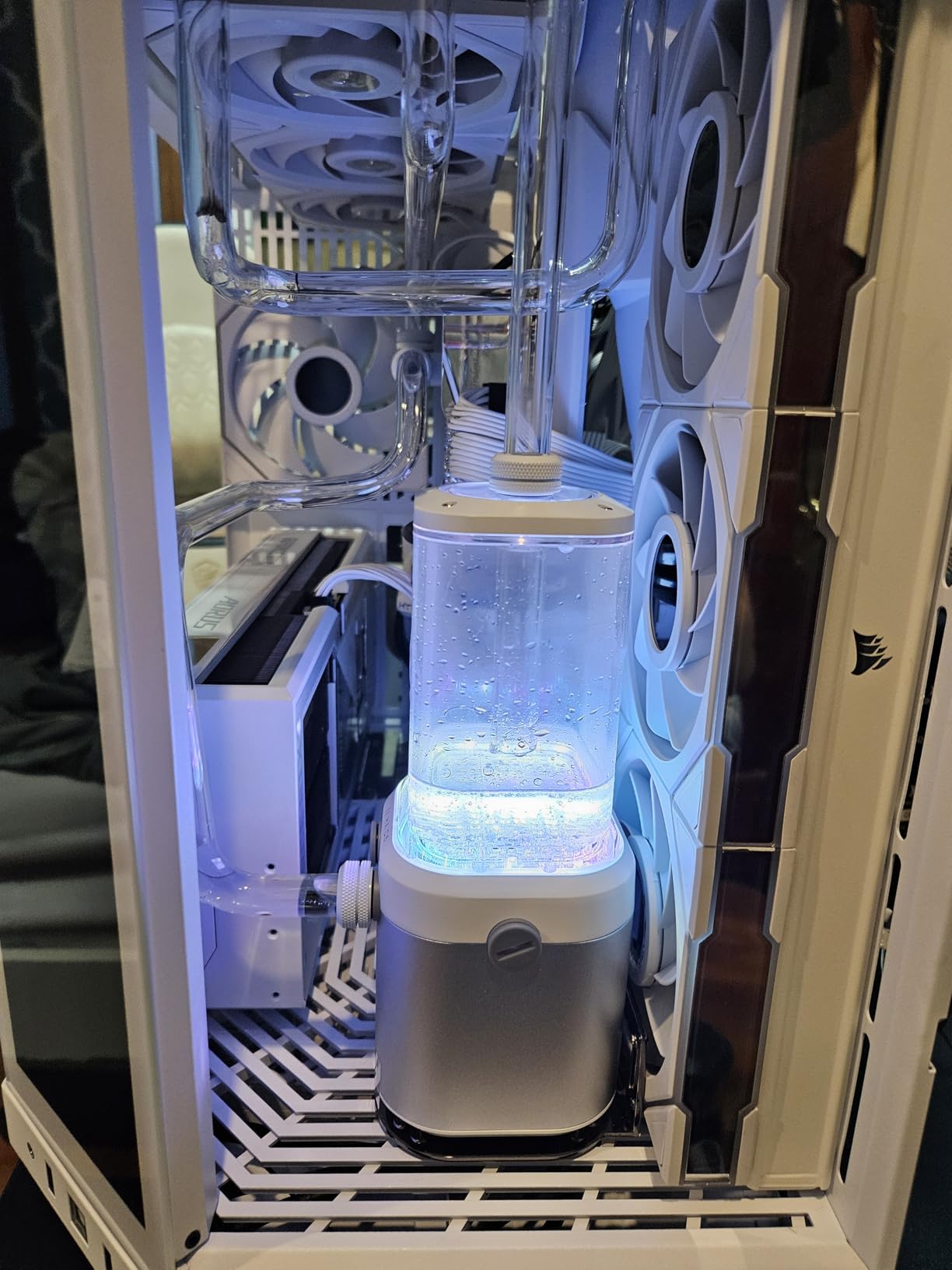 CORSAIR XH505i RX 360 RGB Custom Cooling Kit - XC7 CPU Water Block, XD6 Pump Reservoir, 3X RX120 RGB Fans, XR5 360mm Radiator, System Hub Included - Black customer photo 3