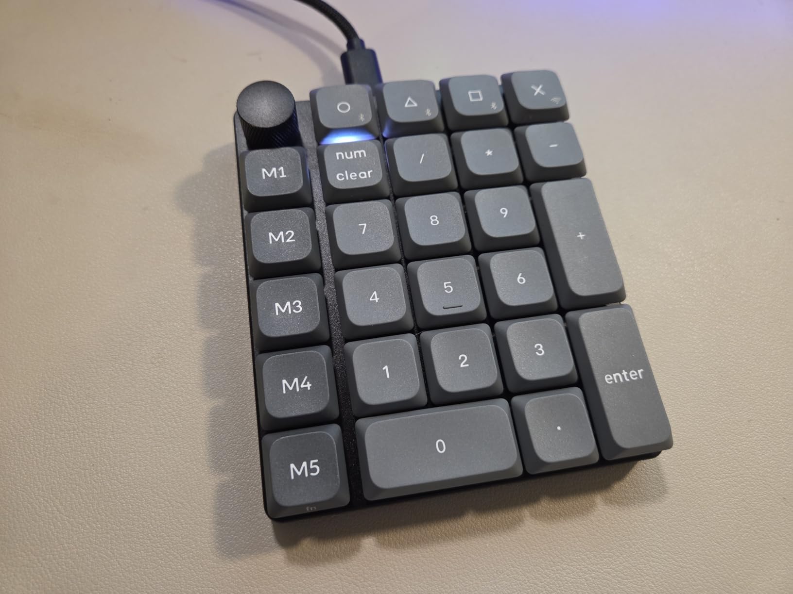 Keychron K0 Max Wireless Low-Profile Number Pad, QMK/VIA Programmable, Hot-Swappable Red Switch, RGB Backlit, 2.4GHz & Bluetooth 5.3, 1000Hz Polling Rate, with Knob, for Windows/Mac customer photo 1