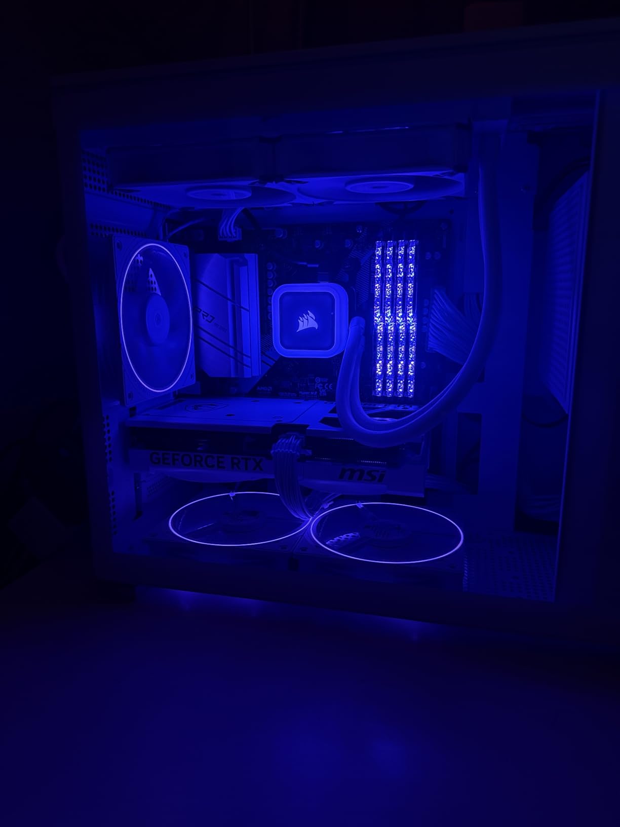 CORSAIR RM850e ATX 3.1 PCIe 5.1 Ready Fully Modular 850W Power Supply - 12V-2x6 Cable Included, Cybenetics Gold Efficiency, 105°C-Rated Capacitors, Modern Standby Mode - White customer photo 1