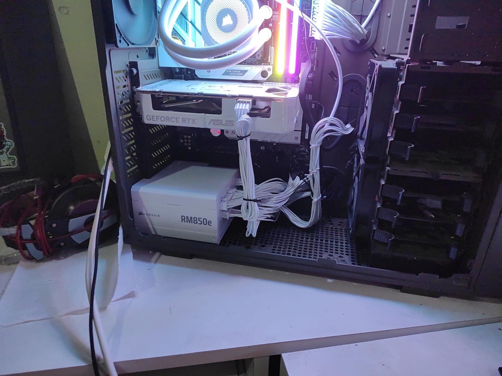 CORSAIR RM850e ATX 3.1 PCIe 5.1 Ready Fully Modular 850W Power Supply - 12V-2x6 Cable Included, Cybenetics Gold Efficiency, 105°C-Rated Capacitors, Modern Standby Mode - White customer photo 2